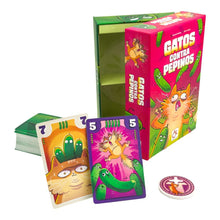 Cartas del juego Gatos Contra Pepinos mostrando gatos con pepinos y ficha de marcador