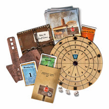 Componentes del juego de mesa Exit Secuestro en Fortune City con disco descodificador, cuaderno y cartas