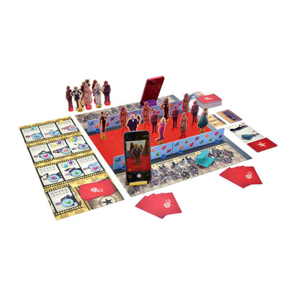 Componentes del juego Red Carpet con figuras celebridades y cartas sobre fondo blanco