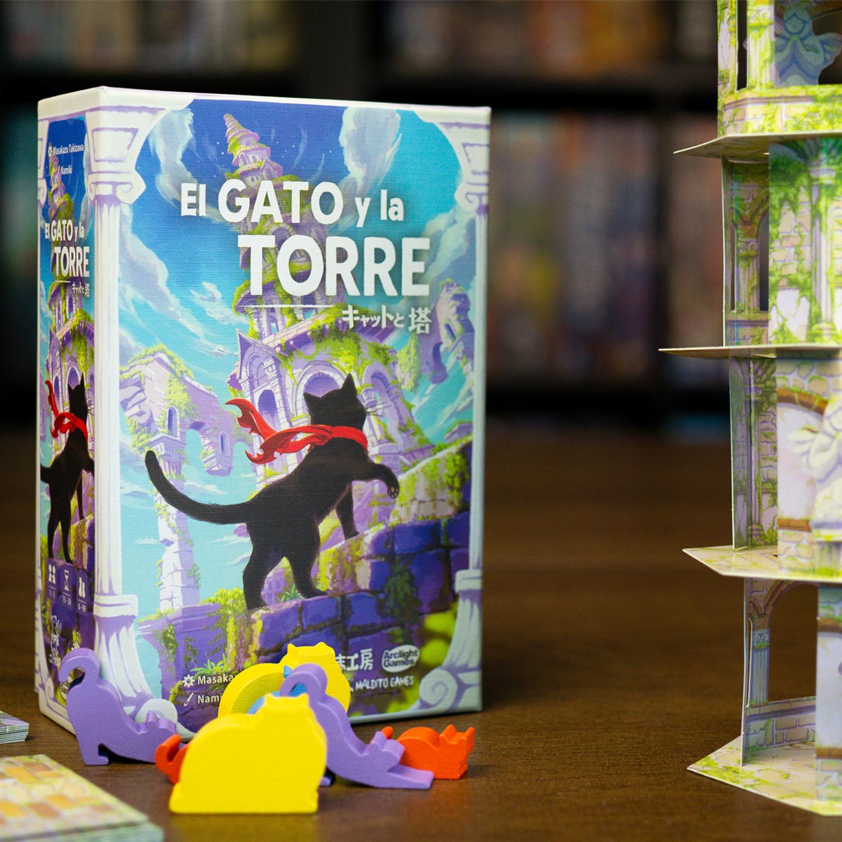 Caja del juego de mesa El Gato y la Torre con piezas de gatos multicolor y torre de cartón