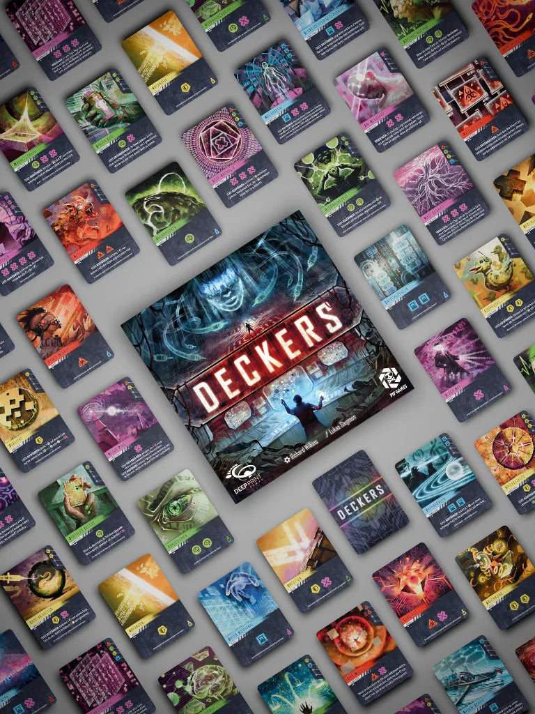Juego de mesa Deckers: cartas y componentes cyberpunk sobre fondo gris