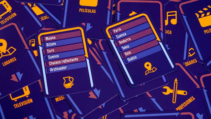 Cartas del juego party Despistas con categorías como películas y música