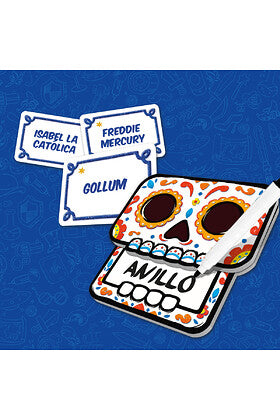 Jugando a Fiesta de los Muertos con cartas y marcador