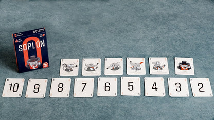 Caja del juego de cartas Soplón con diseño de rata mafiosa y cartas numéricas