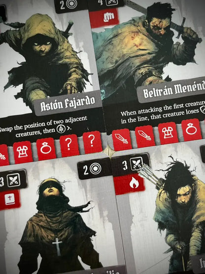 Cuadrícula de cartas de héroes Valpiedra: Astón Fajardo y Beltrán Menéndez con estilo cómic oscuro