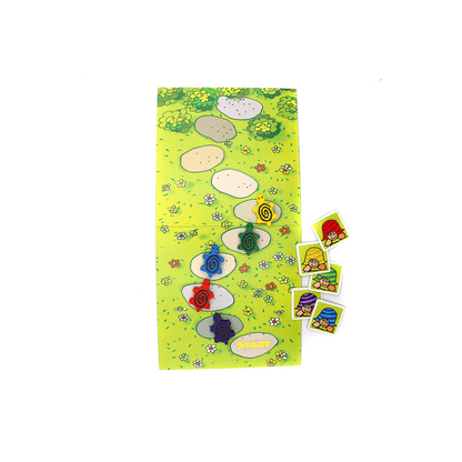 Tablero verde del juego Carrera de Tortugas con fichas de madera y cartas de personaje
