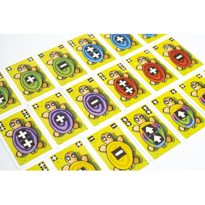 Cartas de juego Carrera de Tortugas con símbolos matemáticos y diseños de caparazones