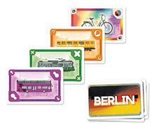 Cartas de transporte del juego Aventureros al Tren Berlín con iconos de autobús, tranvía y tren