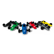 Coches de carreras clásicos del juego Heat en colores negro, verde, azul, rojo, amarillo y gris metálico