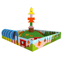 Tablero de juego El Espantapájaros Feliz vista isométrica con base central y piezas de madera apiladas