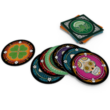 Discos del juego de mesa Skull mostrando trébol y calaveras coloridas