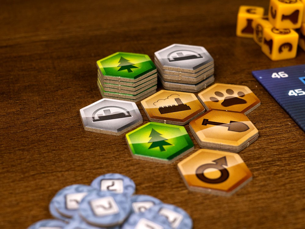 Fichas hexagonales y circulares de recursos para juego de mesa