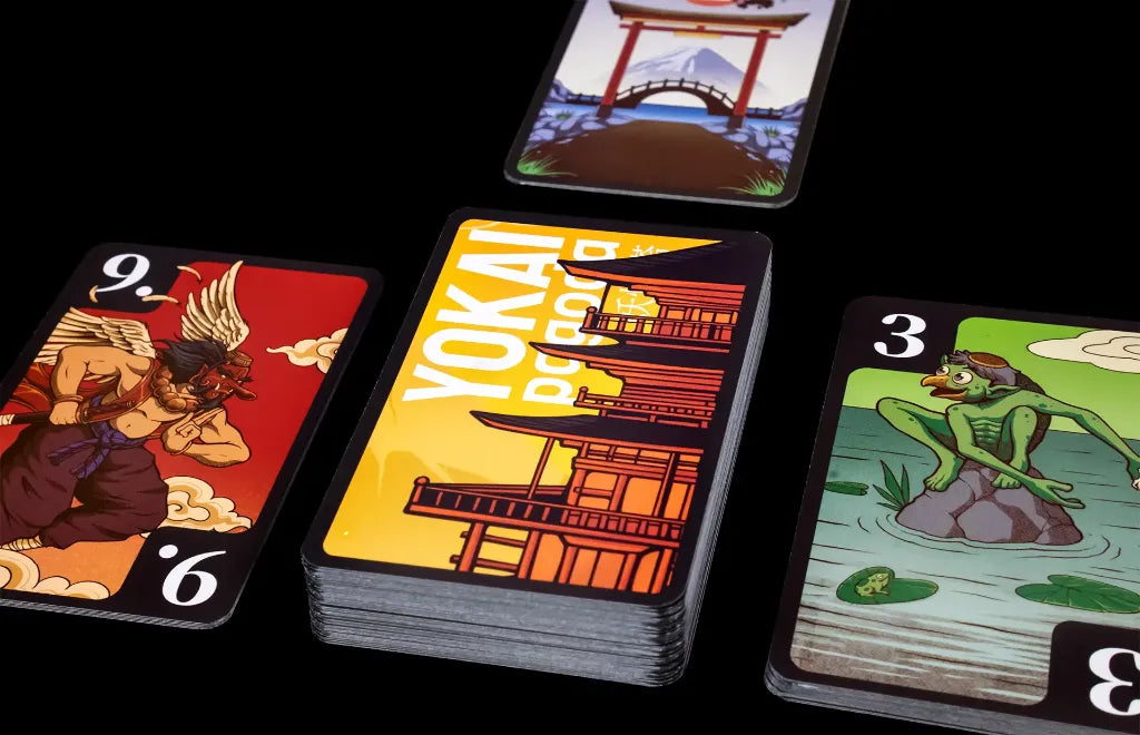 Detalle del dorso de las cartas de Yokai Pagoda y personajes como el sapo verde